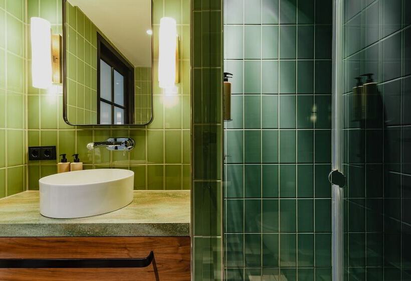 اتاق استاندارد سه نفره, Mai Amsterdam