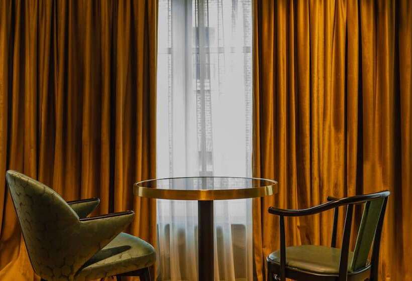 اتاق استاندارد سه نفره, Mai Amsterdam