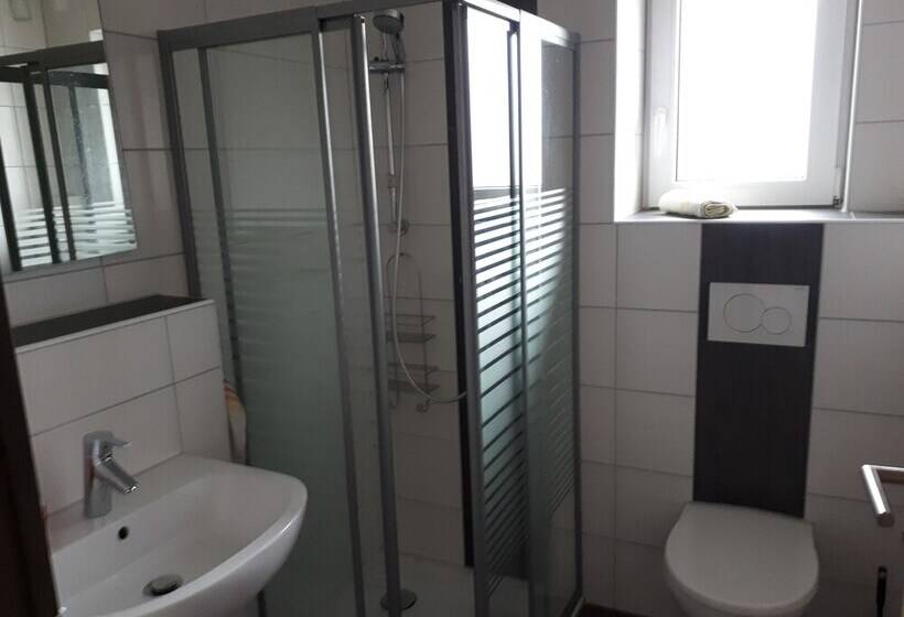 Standard Enkelrum, Privatzimmer Popp Hessenauer