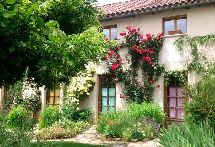 חדר סטנדרט מותאם לאדם עם מוגבלויות, Paysannerie Des Versanes   Chambres Et Gîte