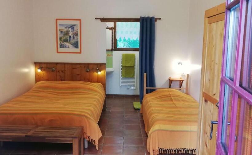 חדר סטנדרט נוף לגינה, Paysannerie Des Versanes   Chambres Et Gîte