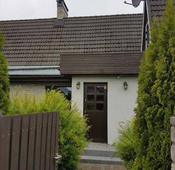 اتاق لوکس با تخت بزرگ, Room To The East