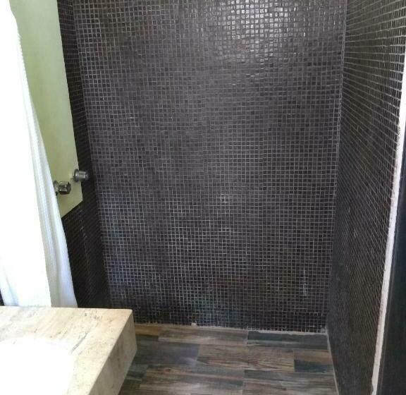 带大床的高级房间, Colimense