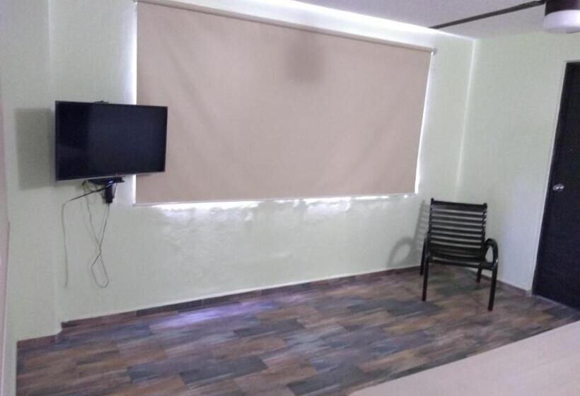 带大床的高级房间, Colimense