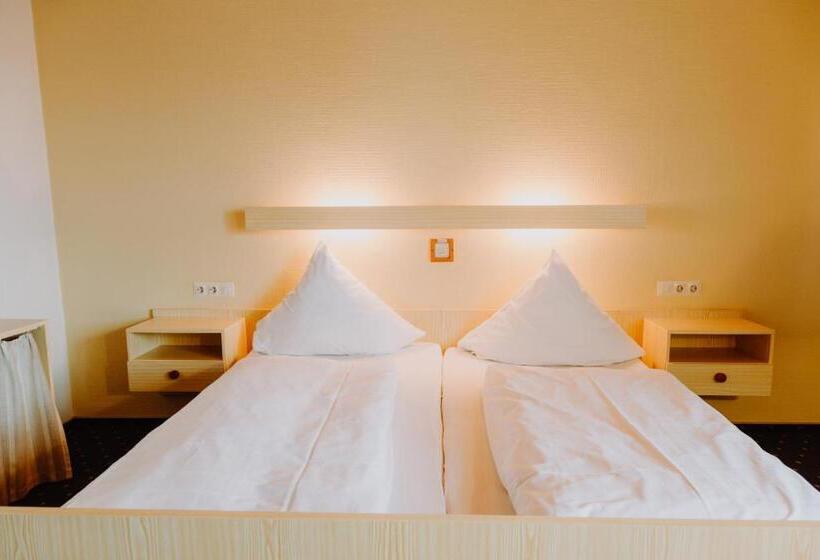 스탠다드 트리플 룸, Pension Neustart