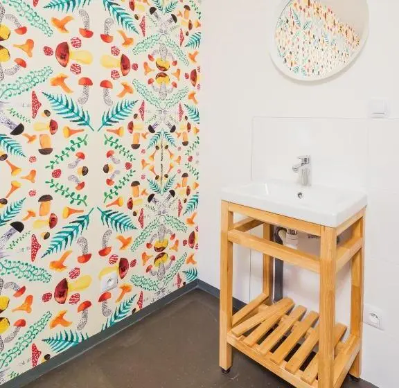اتاق استاندارد چهارنفره با سرویس بهداشتی مشترک, Hostel Zahrada Mikulov