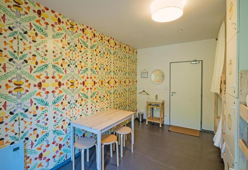 Standard Fyrbäddsrum Delat Badrum, Hostel Zahrada Mikulov