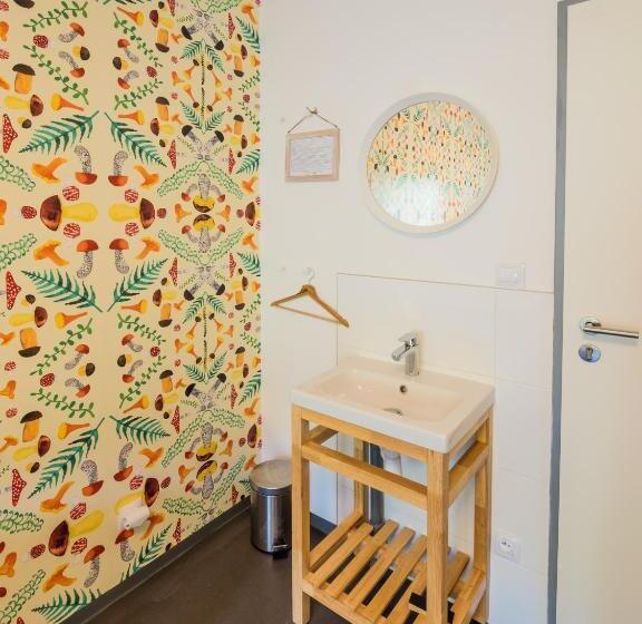 Standard Fyrbäddsrum Delat Badrum, Hostel Zahrada Mikulov