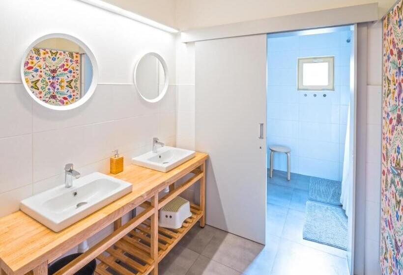 Standard Fyrbäddsrum Delat Badrum, Hostel Zahrada Mikulov