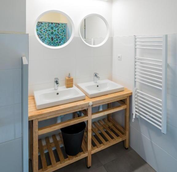 Standard Fyrbäddsrum Delat Badrum, Hostel Zahrada Mikulov