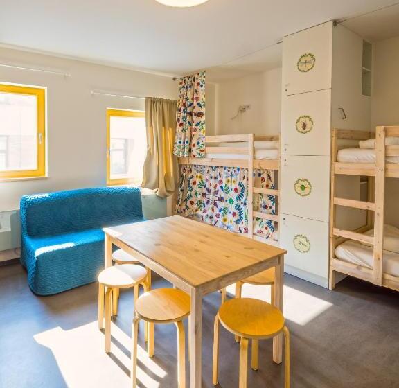 تختخواب در اتاق مشترک, Hostel Zahrada Mikulov