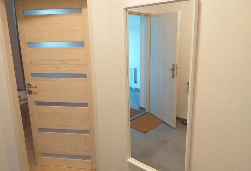 استودیوی استاندارد, Hostel Zahrada Mikulov