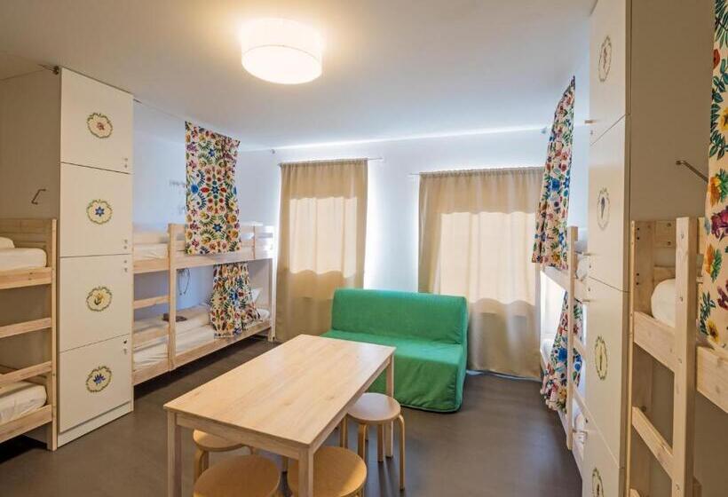 تختخواب در اتاق مشترک, Hostel Zahrada Mikulov