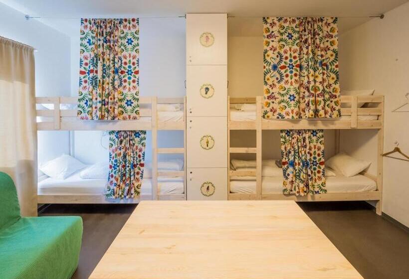 Säng i Delat Rum, Hostel Zahrada Mikulov