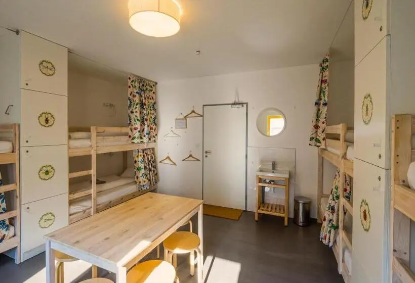 تختخواب در اتاق مشترک, Hostel Zahrada Mikulov