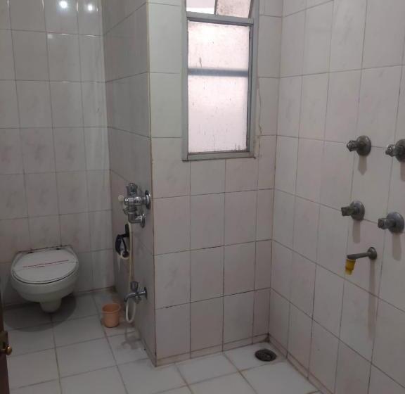 Pokój Deluxe, Rajtara