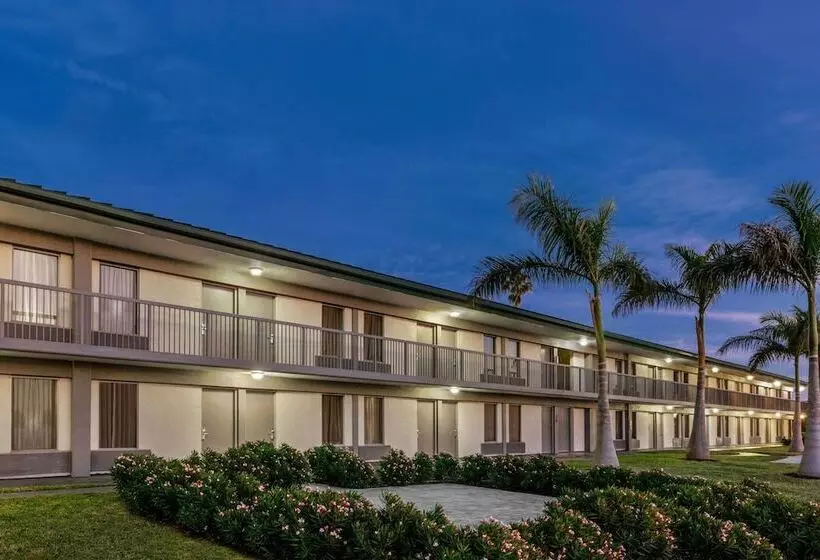 ２ダブルベッドのスタンダードルーム, Ramada By Wyndham Sarasota Waterfront