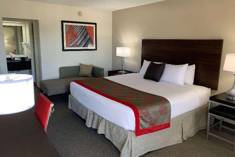 غرفة قياسية سرير كينج, Ramada By Wyndham Sarasota Waterfront