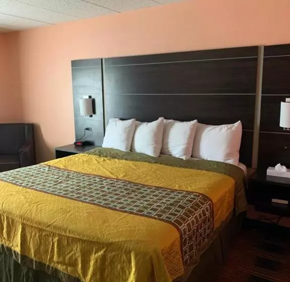キングサイズベッドのスタンダードルーム, Regency Inn & Suites Faribault