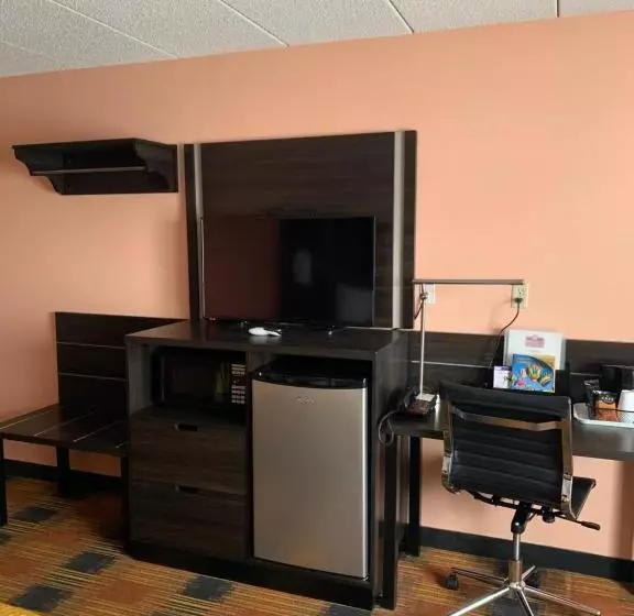 キングサイズベッドのスタンダードルーム, Regency Inn & Suites Faribault