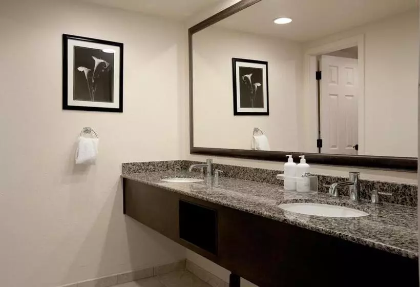 استودیوی استاندارد, Sandstone Creek Club Condominiums