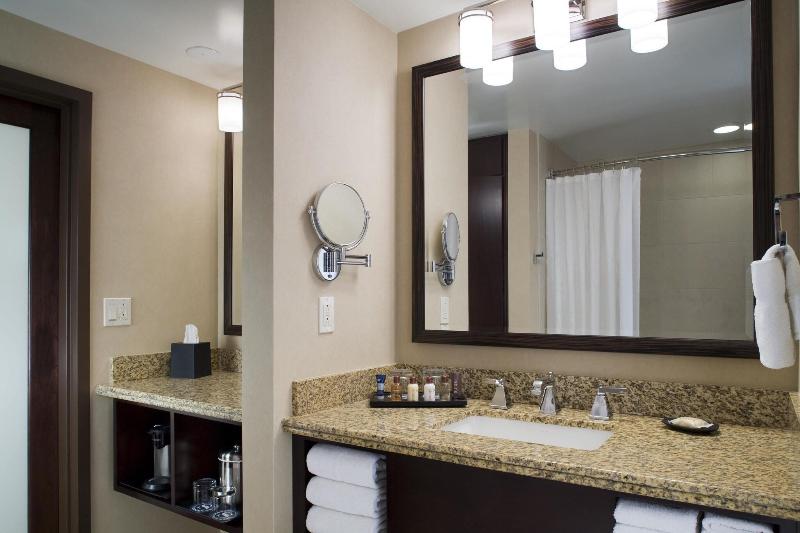 חדר סטנדרט עם מיטת קינג, Sheraton Albuquerque Uptown By Marriott