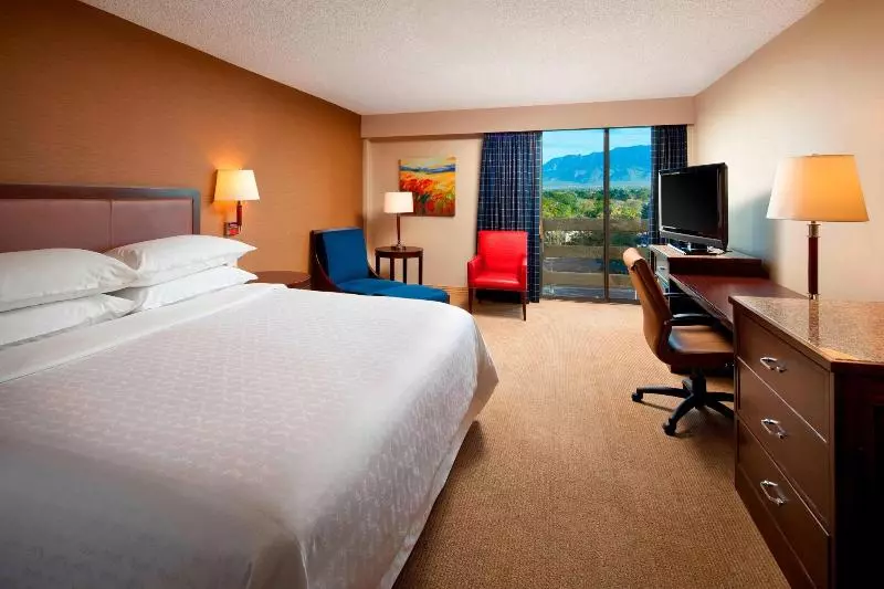 キングサイズベッドのクラブルーム, Sheraton Albuquerque Uptown By Marriott