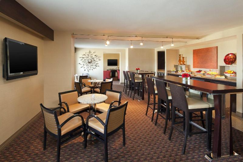 Номер Клуб Кровать Кинг, Sheraton Albuquerque Uptown By Marriott