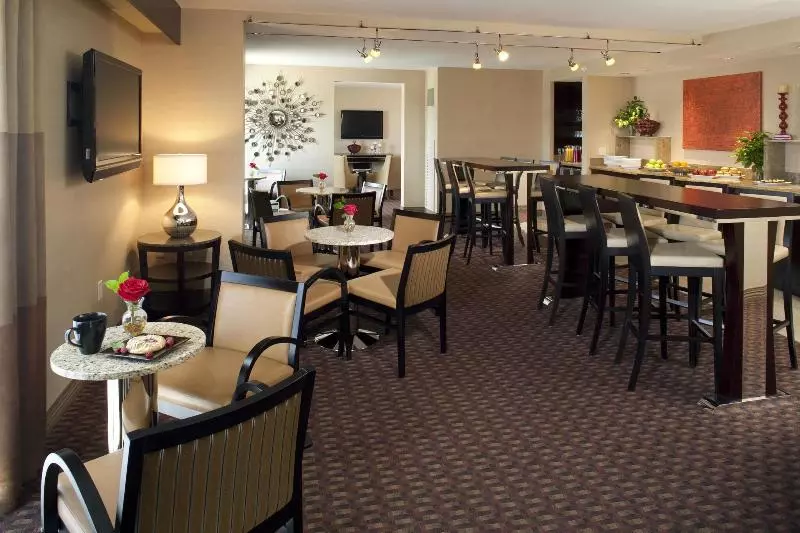 キングサイズベッドのクラブルーム, Sheraton Albuquerque Uptown By Marriott