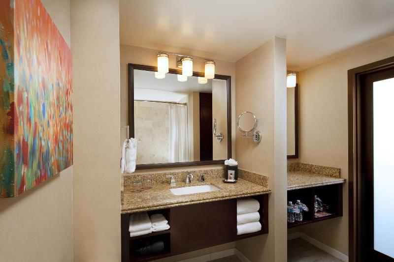 חדר קלאב עם מיטת קינג, Sheraton Albuquerque Uptown By Marriott
