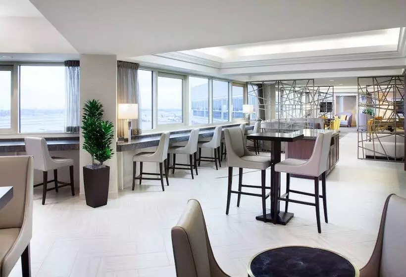 سوییت اجرایی, Sheraton Gateway Los Angeles