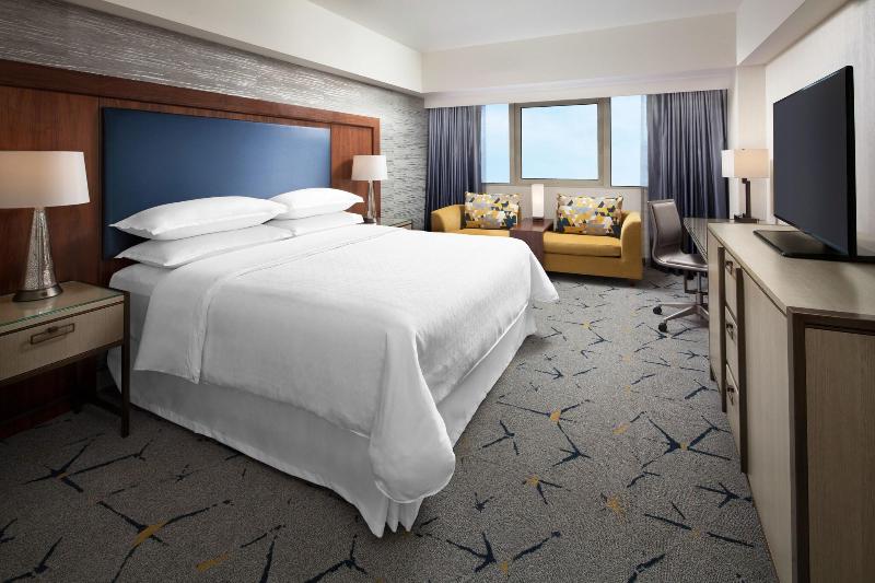 带大床的豪华间, Sheraton Gateway Los Angeles