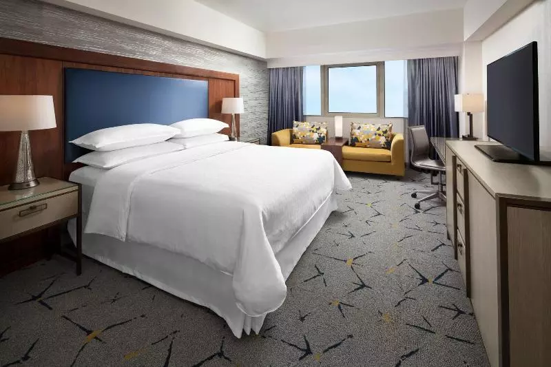 اتاق لوکس با تخت بزرگ, Sheraton Gateway Los Angeles
