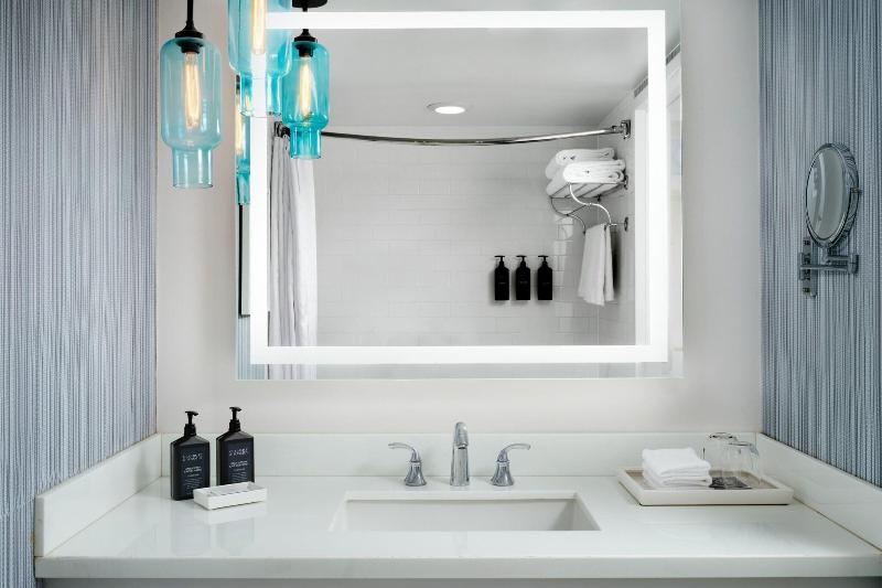 Club Room King Bed, Sheraton Grand Nashville Downtown