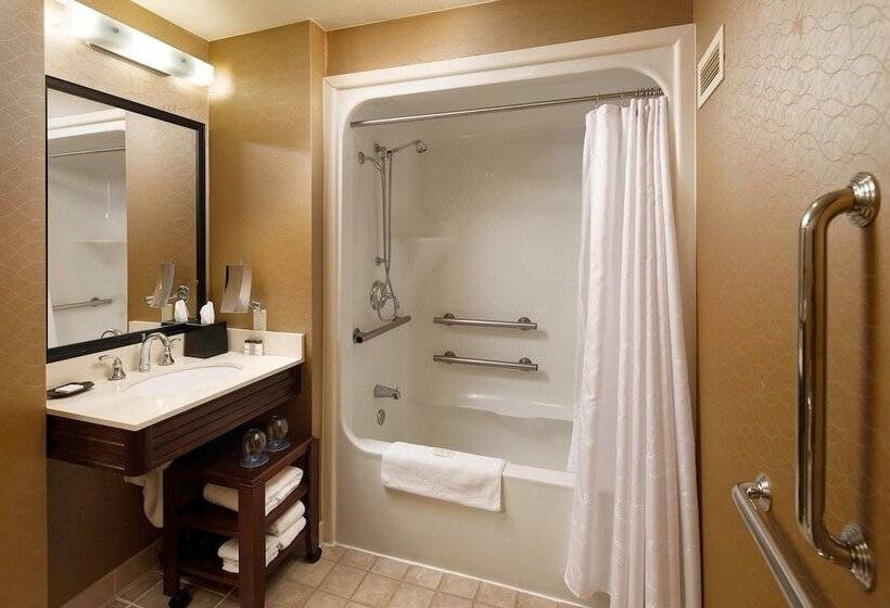 Номер Executive, Sheraton Sioux Falls Hotel & Convention Center