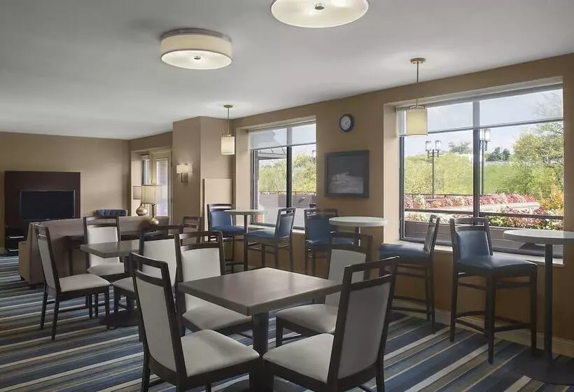 クラブスイート, Sheraton Suites Akron Cuyahoga Falls
