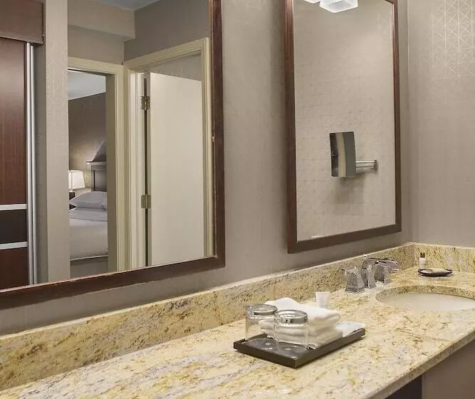 クラブスイート, Sheraton Suites Akron Cuyahoga Falls