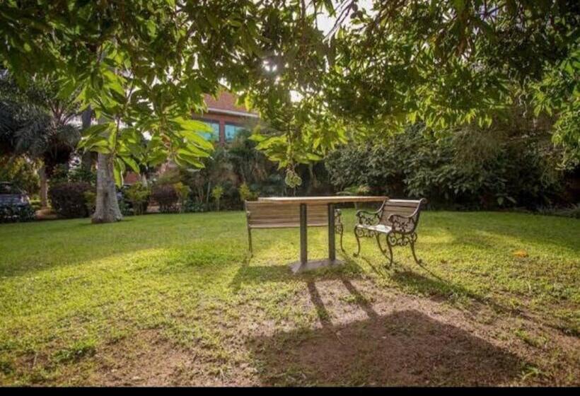 اتاق استاندارد با بالکن, Hibis Hotel Entebbe