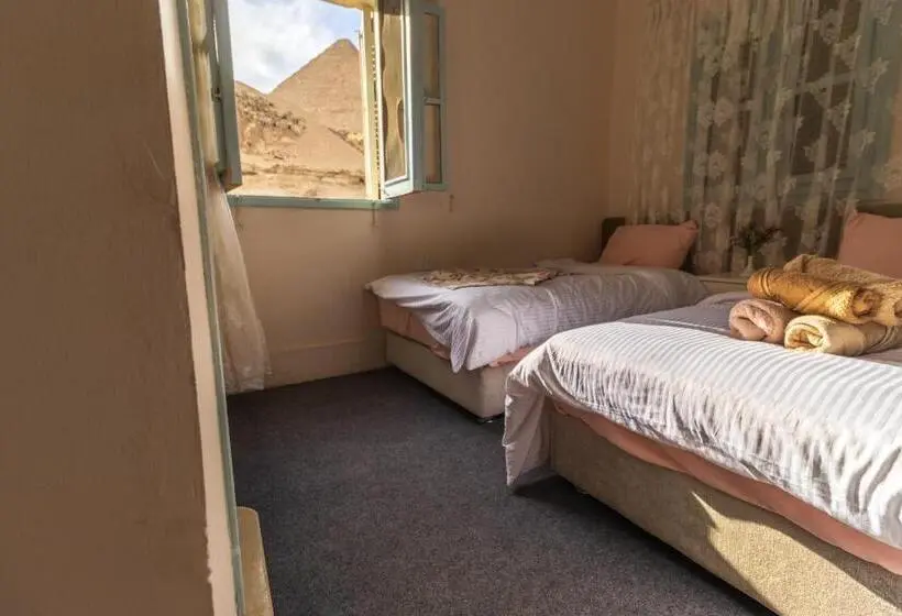 اتاق خانوادگی, The Grand Pyramids View