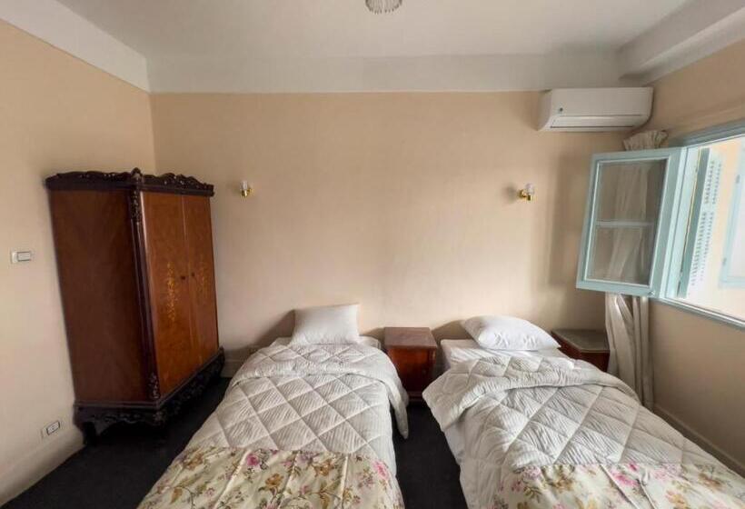 Junior Suite z Tarasem, The Grand Pyramids View