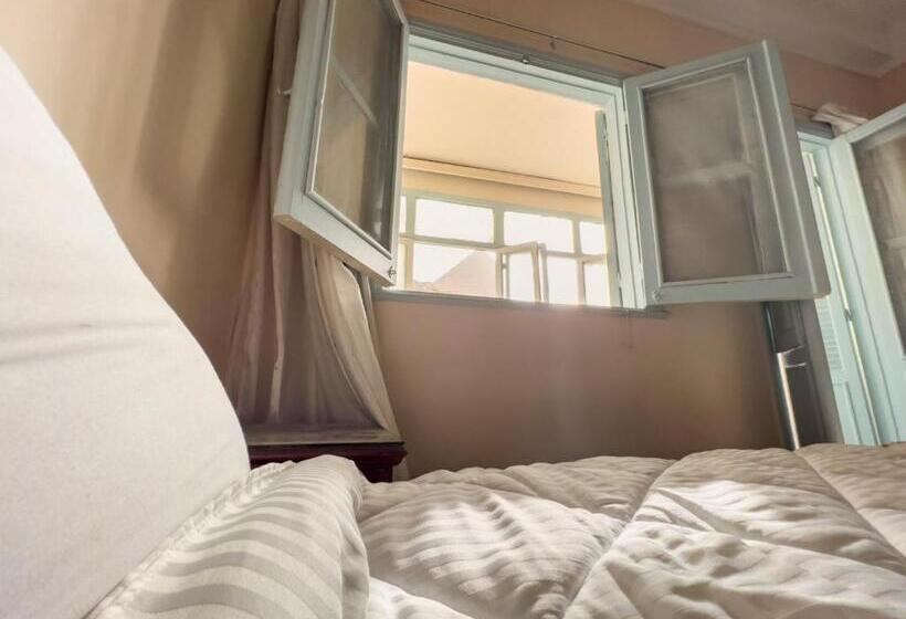 Junior Suite z Tarasem, The Grand Pyramids View