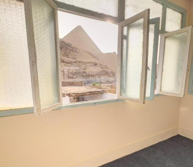 Junior Suite z Tarasem, The Grand Pyramids View