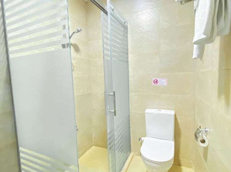 اتاق خانوادگی, Pyramids Heaven Inn