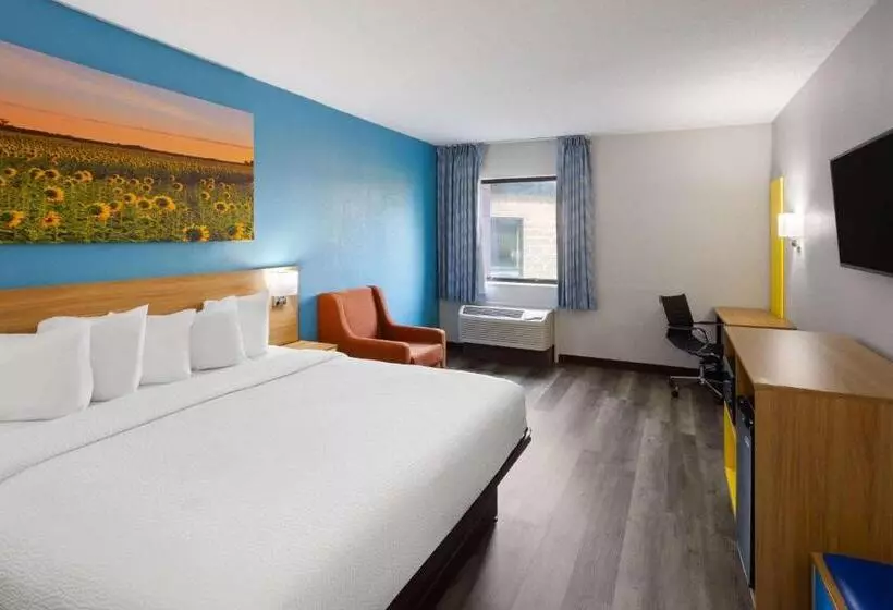 اتاق استاندارد با تخت بزرگ, Days Inn & Suites By Wyndham Northwest Indianapolis