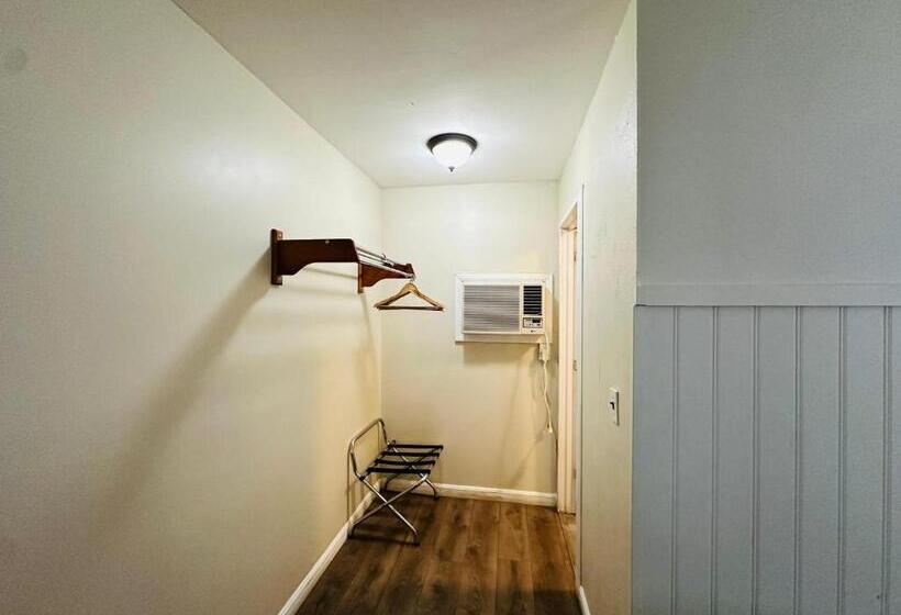 스탠다드 룸, Hampton Motor Inn