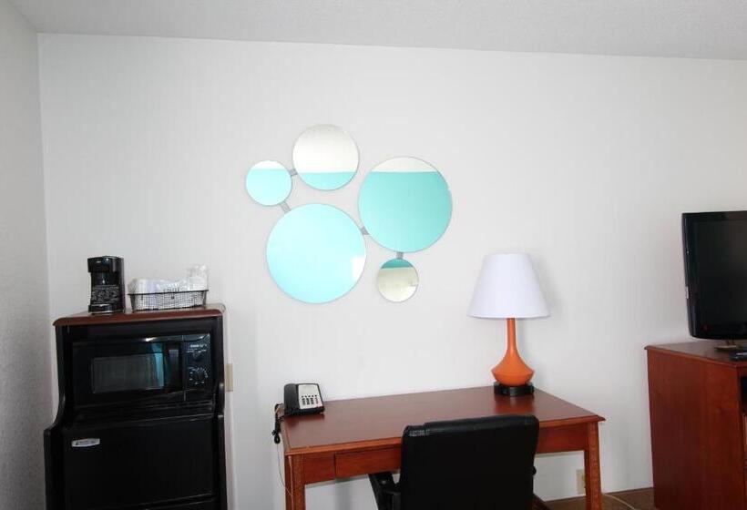 キングサイズベッドのデラックススイート, Howard Johnson By Wyndham Evansville East