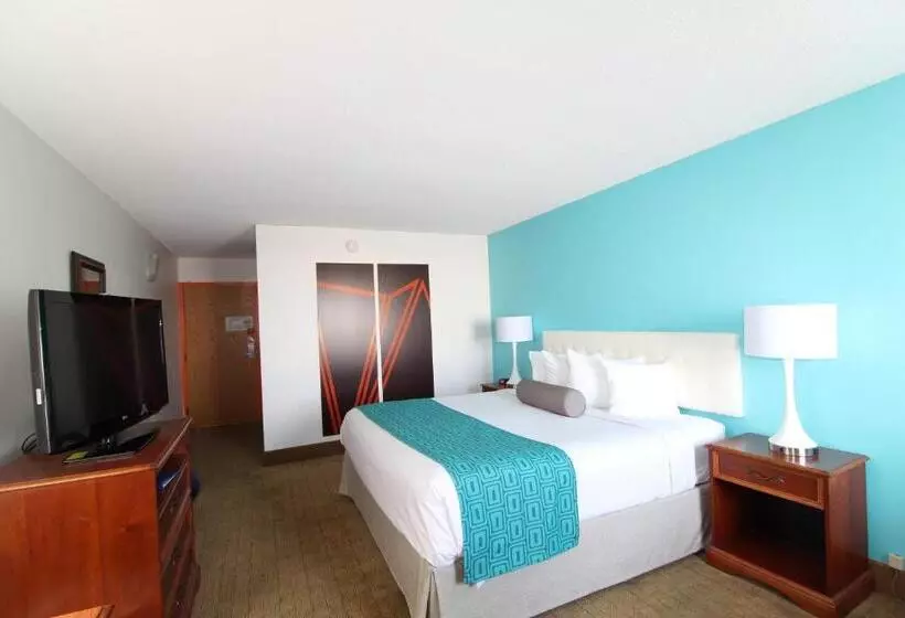 キングサイズベッドのデラックススイート, Howard Johnson By Wyndham Evansville East