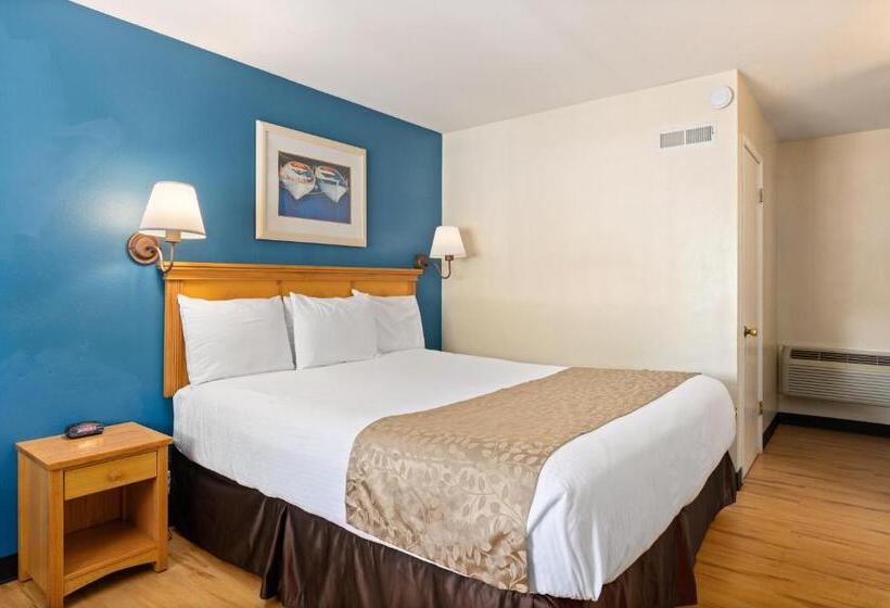 חדר סטנדרט עם מיטת קינג, Skylark Shores Resort