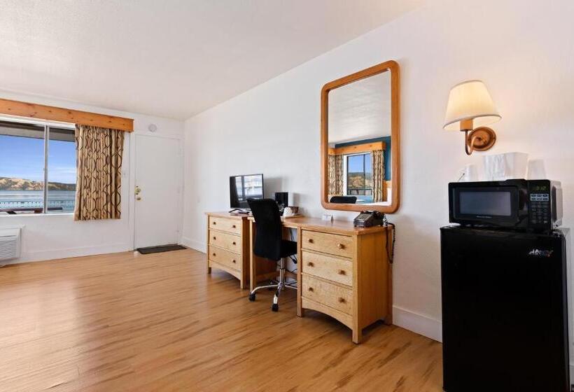 חדר סטנדרט נוף לאגם, Skylark Shores Resort