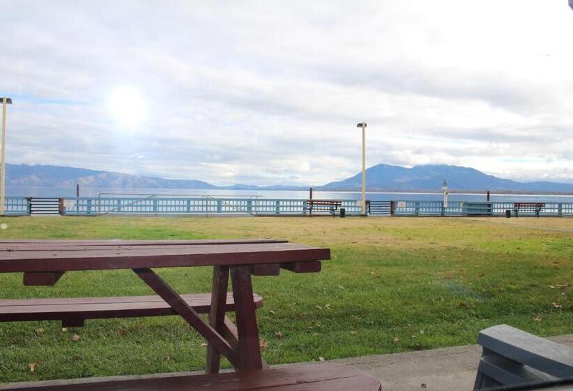 חדר סטנדרט נוף לאגם, Skylark Shores Resort